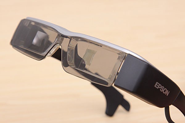 きっと未来はこんな眼鏡が普及している【MOVERIO BT-200AV】